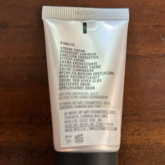 MAC Silk Mittens HAND CREAM : COCONUT 30 ML & Strobe Pinklite &  Ipsy bag new - Picture 11 of 14